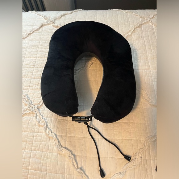 Memory Form Travel Pillow + Bag - Picture 3 of 7